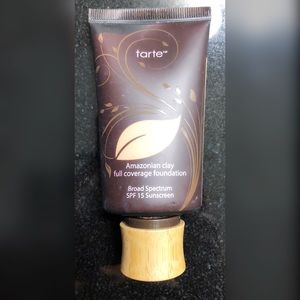 Amazonian clay full coverage foundation SPF 15